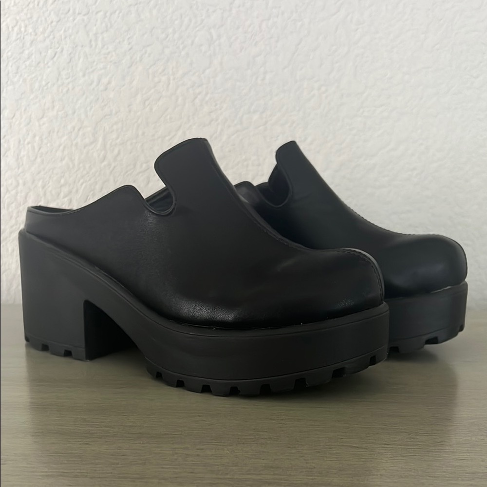 Princess Polly Black Mules with Sleek Design